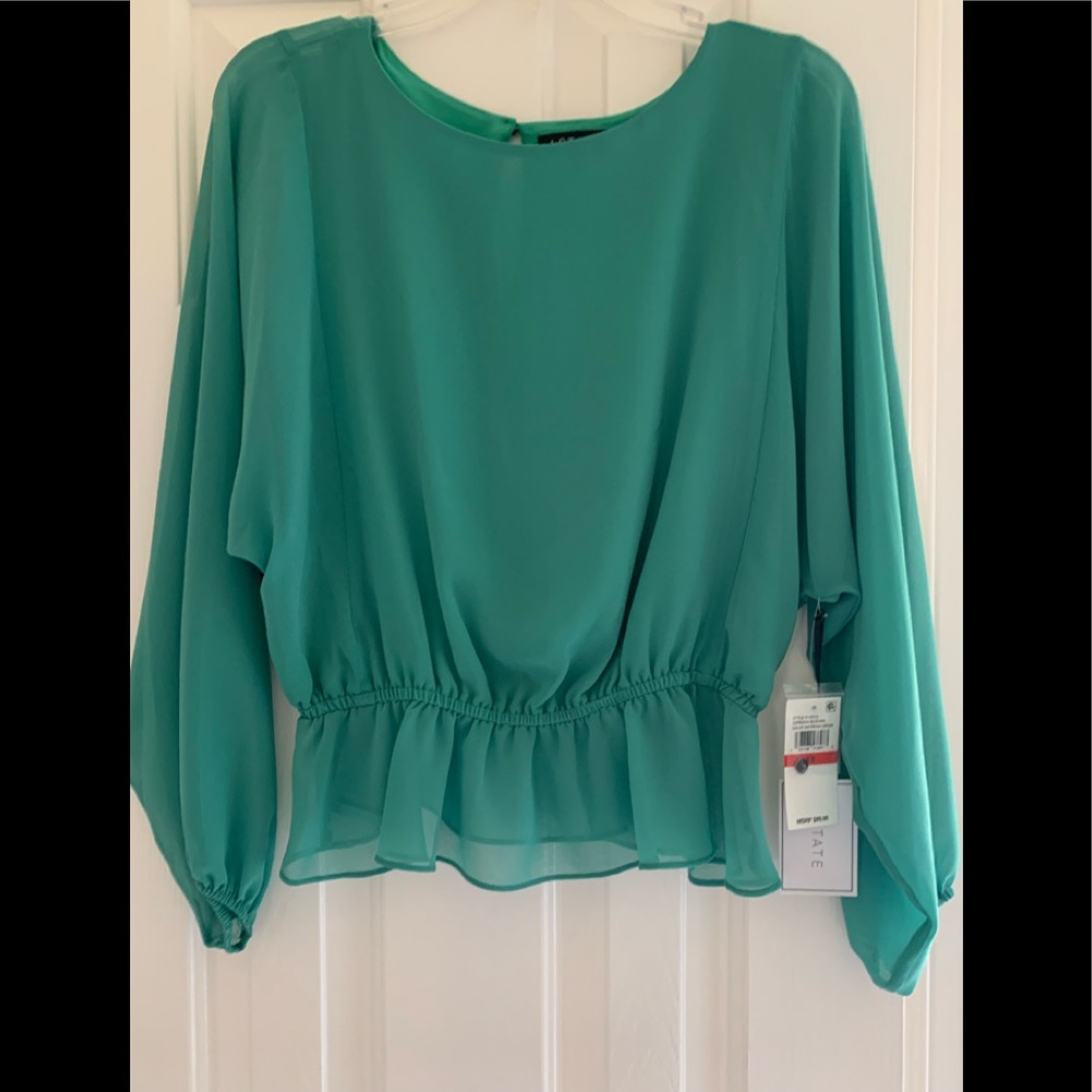 1 State, Soft Aqua Top, With Peplum , Front & Back Are Lined.
Sz XS
NWT